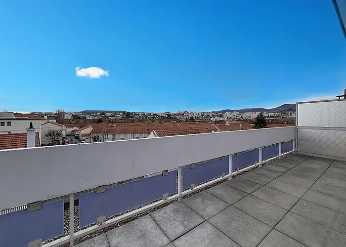 F1 Sur Clermont-fd - Parking Chartier דירה *